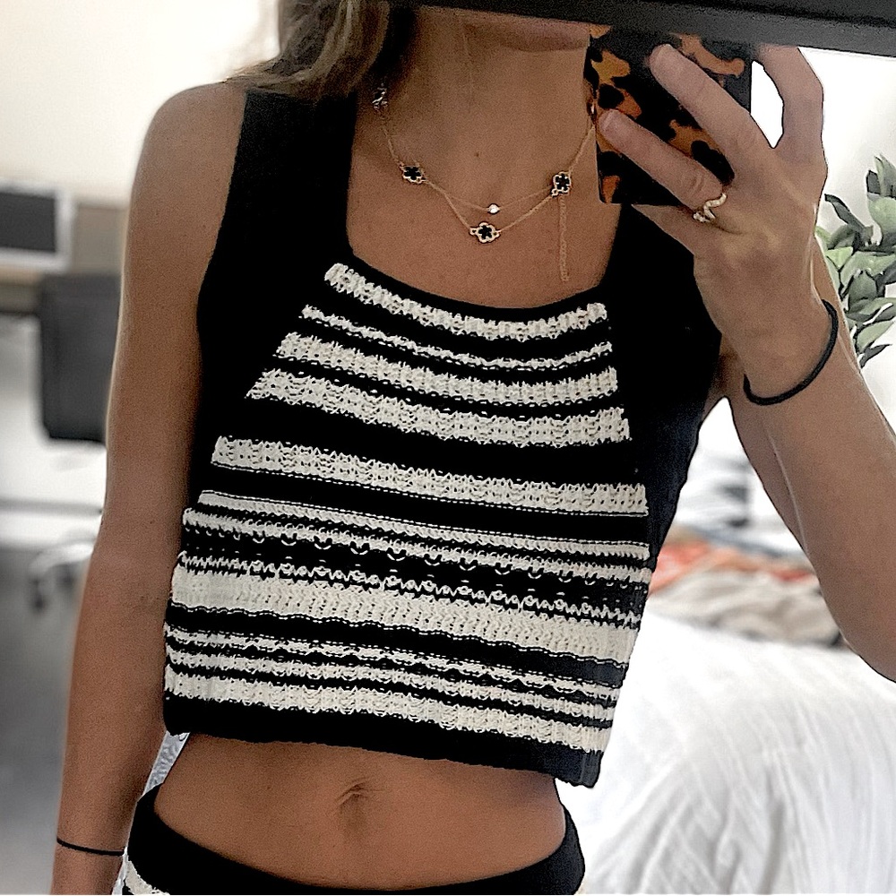 Women’s Black & White Cropped Crochet Top